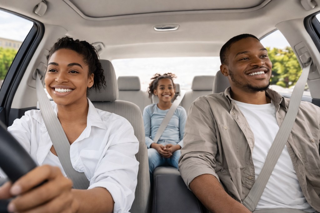 Family driving together with Safara insurance